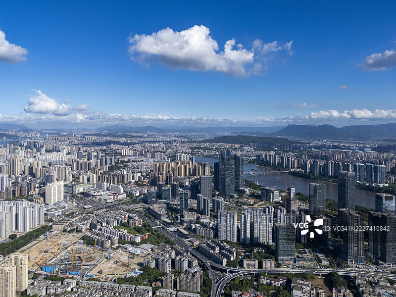 高空俯瞰城市天际线图片素材