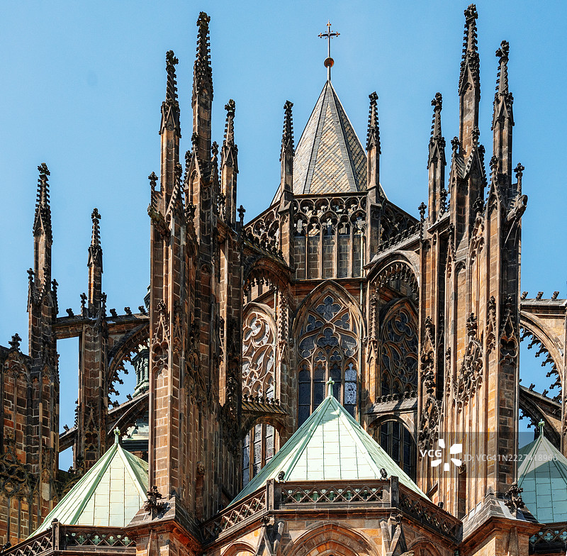 捷克共和国布拉格圣维特大教堂的支撑和尖顶图片素材