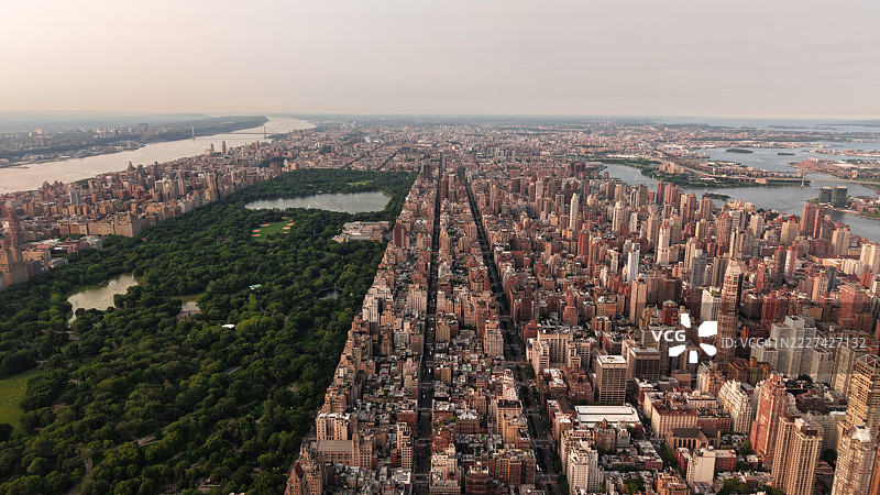 纽约市中心的鸟瞰图，中央公园上方，美国图片素材