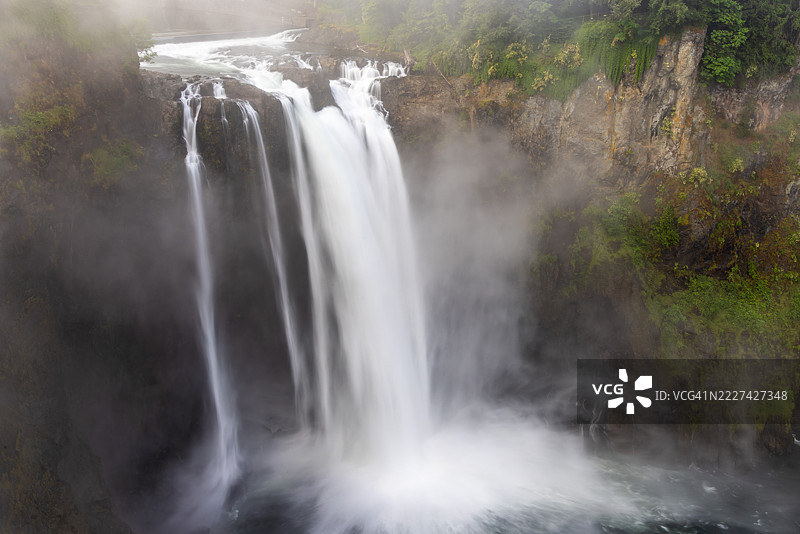 华盛顿州斯诺夸尔米的瀑布美景图片素材