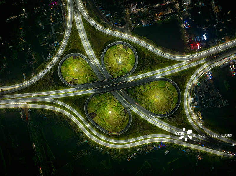 孟加拉国夜晚灯光璀璨的建筑和城市景观全景图图片素材