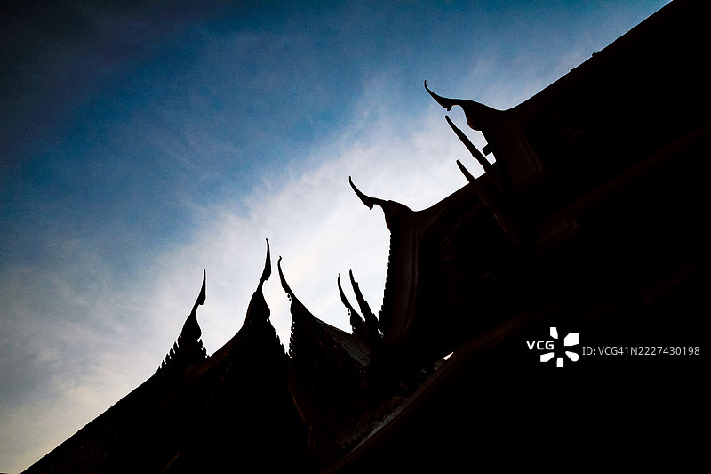 泰国皇家寺庙Wat Yai Suwannaram的精美建筑细节图片素材