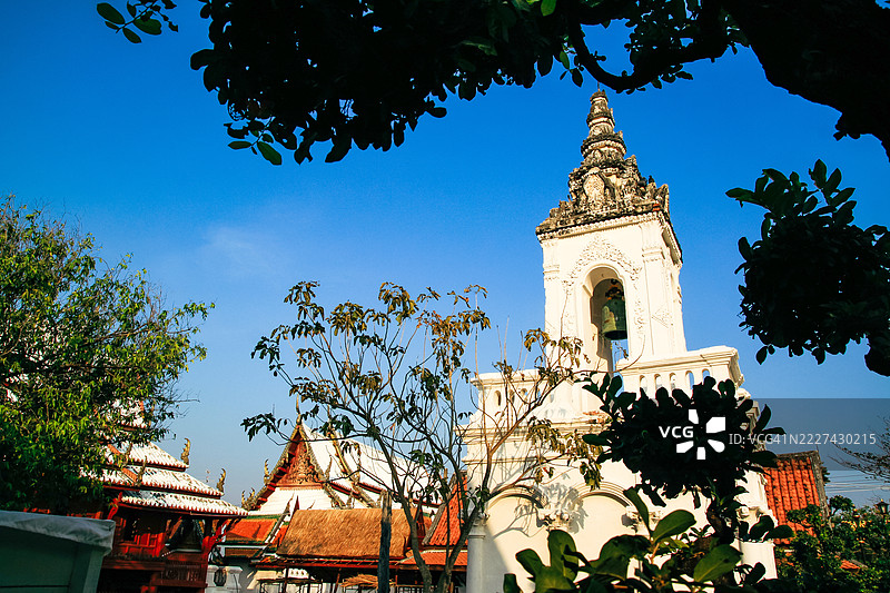 泰国皇家寺庙Wat Yai Suwannaram的复杂建筑特色图片素材