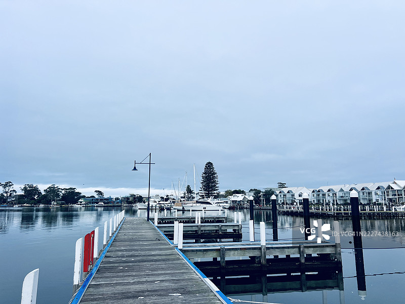 维多利亚州梅通克湖泊的美丽景色与天空相映成趣图片素材
