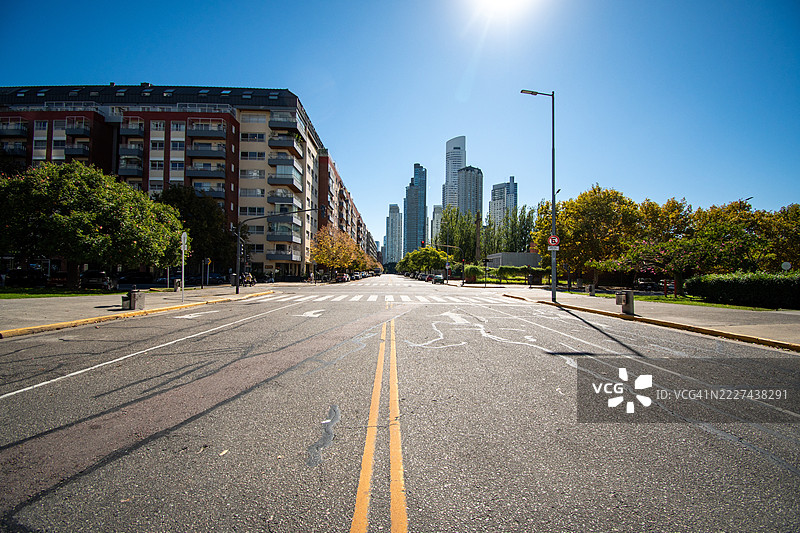 空荡荡的道路在北京CBD，阿根廷布宜诺斯艾利斯图片素材