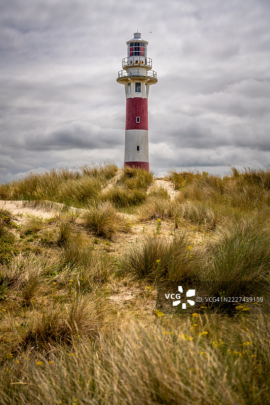 低角度视图的灯塔与天空，Nieuwpoort，弗拉芒大区，比利时图片素材