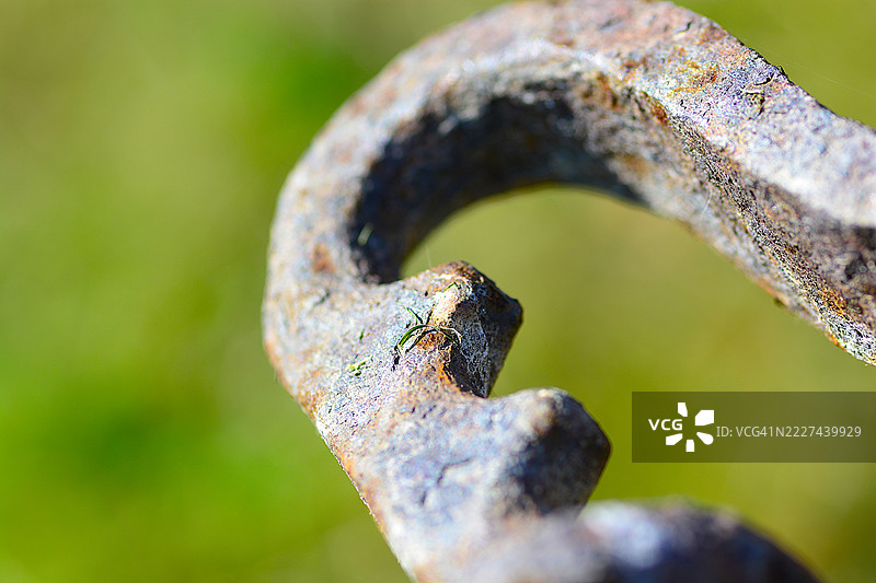 古老生锈的金属把手特写，复古古董设备，立陶宛考纳斯县图片素材
