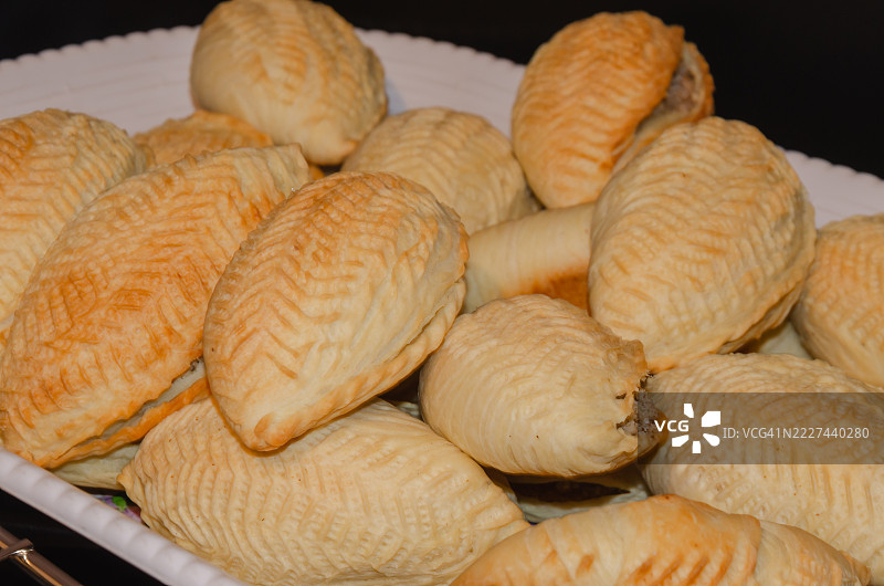 阿塞拜疆传统坚果糕点 - shekerbura，制作馅饼图片素材