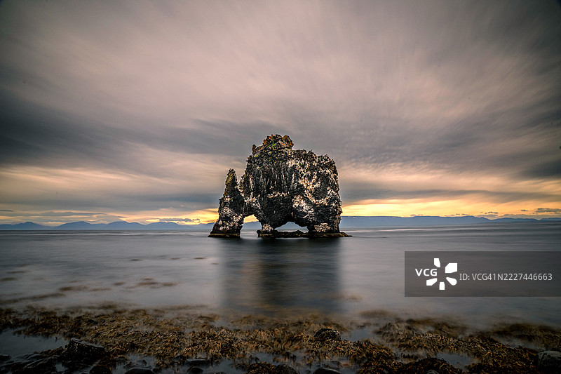 冰岛日落时分海洋与天空的美丽景色图片素材