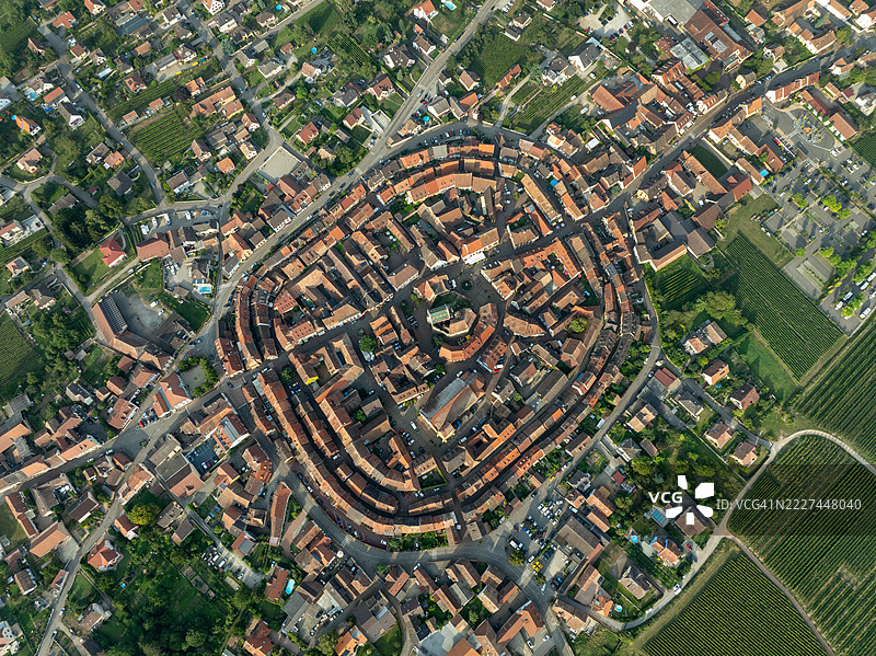 法国大东部地区埃吉斯海姆的城市景观鸟瞰图图片素材