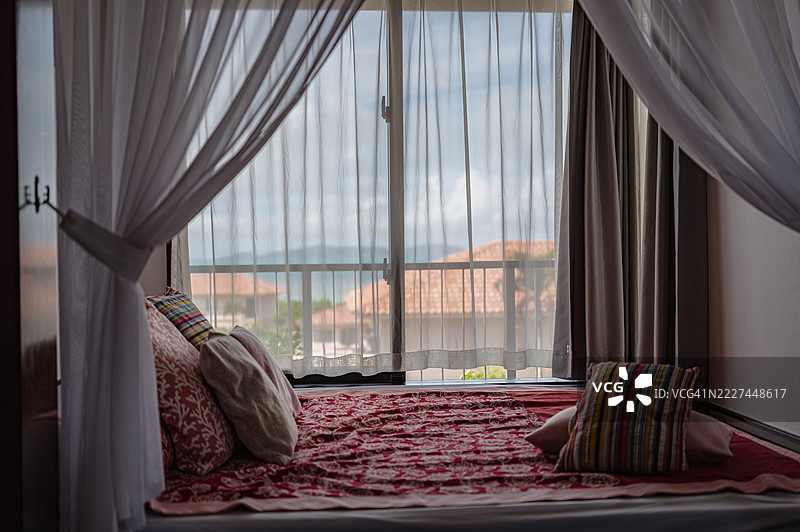 日本家中的空床图片素材