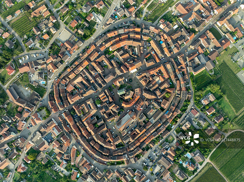 法国大东部地区埃吉斯海姆市的建筑鸟瞰图图片素材