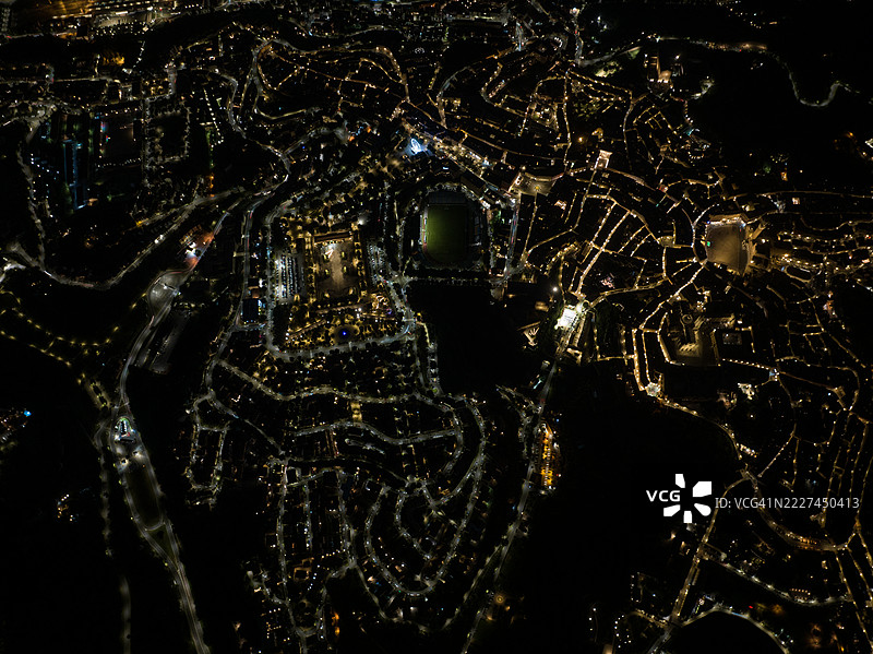 夜间照明城市景观的鸟瞰图，锡耶纳，托斯卡纳，意大利图片素材