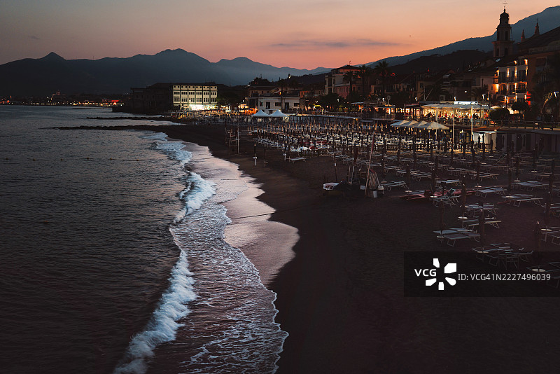 利古里亚海滩的夜晚图片素材