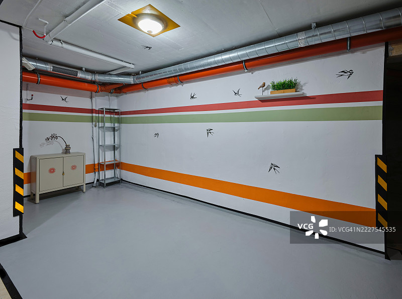 私人住宅中的地下车库图片素材