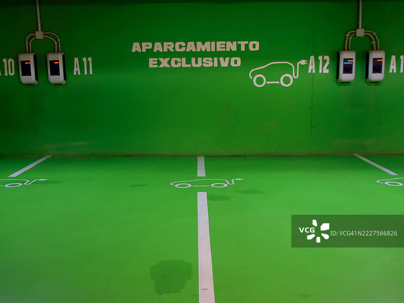电动车充电停车位图片素材