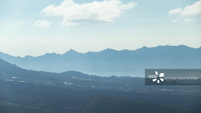 巴图尔山的山脊图片素材