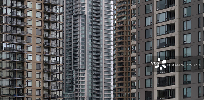 各种住宅建筑外立面的阳台和窗户图片素材