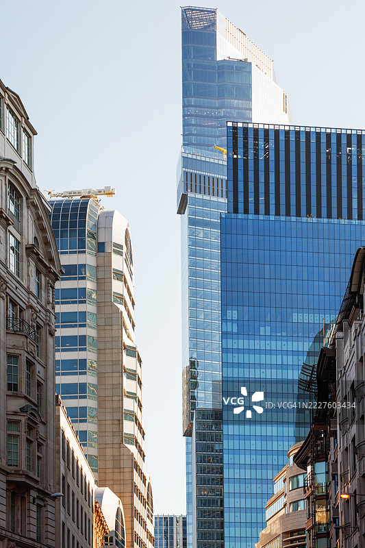 伦敦比肖普斯盖特的现代办公大楼图片素材