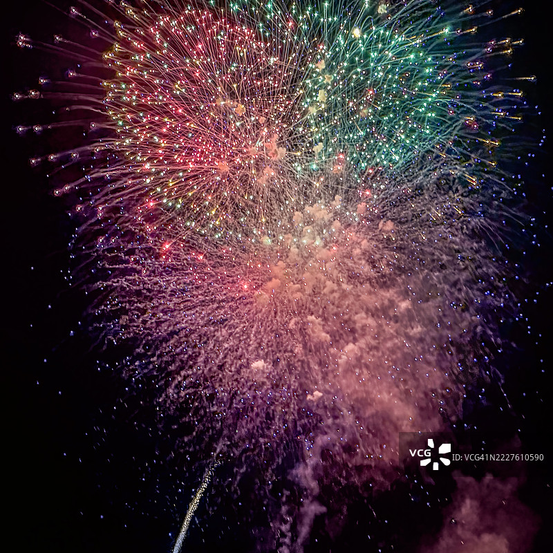 天空中的五彩缤纷爆炸图片素材