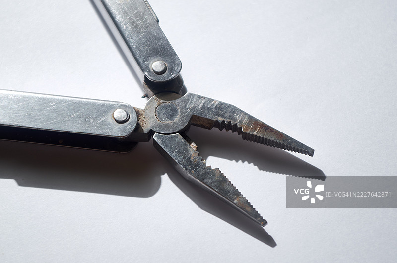 风化的手工具孤立在白色背景上图片素材