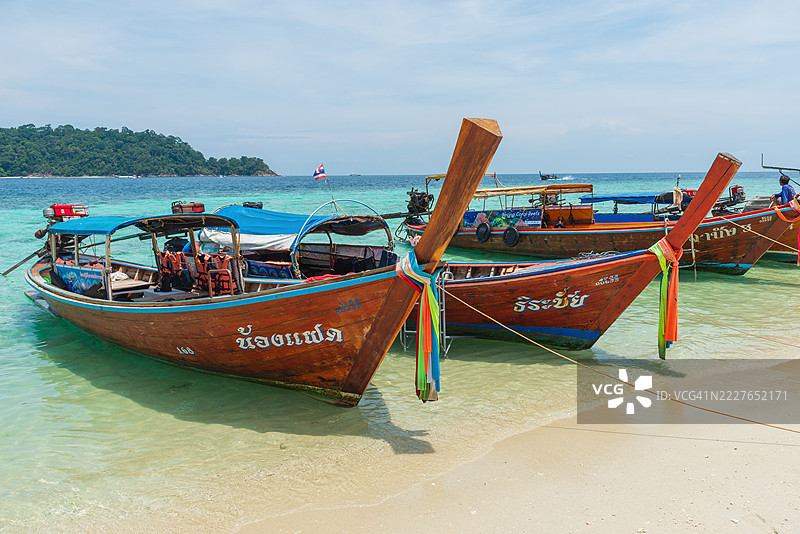 壮观的安达曼海滩景观，位于泰国沙敦省的科里佩，这是著名的海洋景点。图片素材