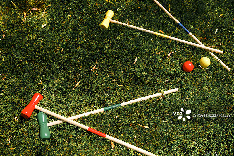 一个适合积极休闲的区域包括槌球、靶箭、套圈游戏和乡村风格的野餐放松。图片素材
