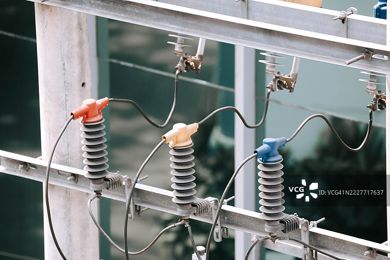电力变电站中的高压断路器图片素材