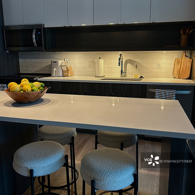 现代厨房室内设计，极简风格，丹佛，科罗拉多州，美国图片素材