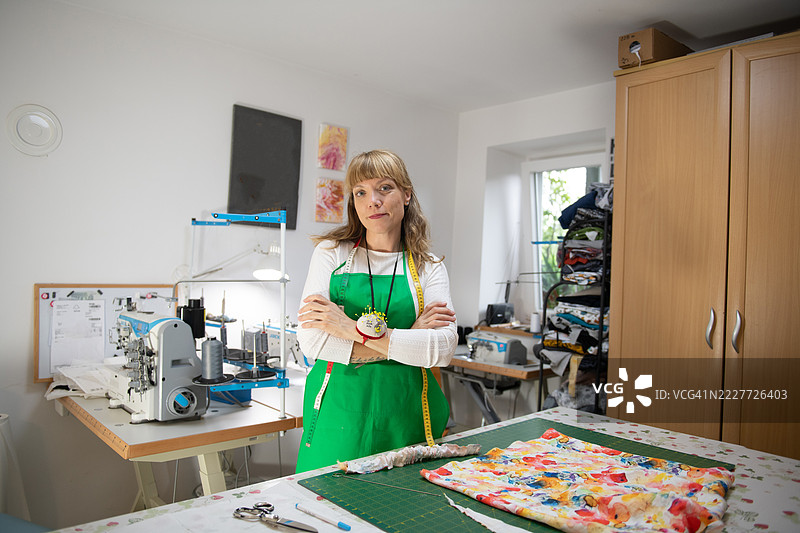 女裁缝肖像图片素材