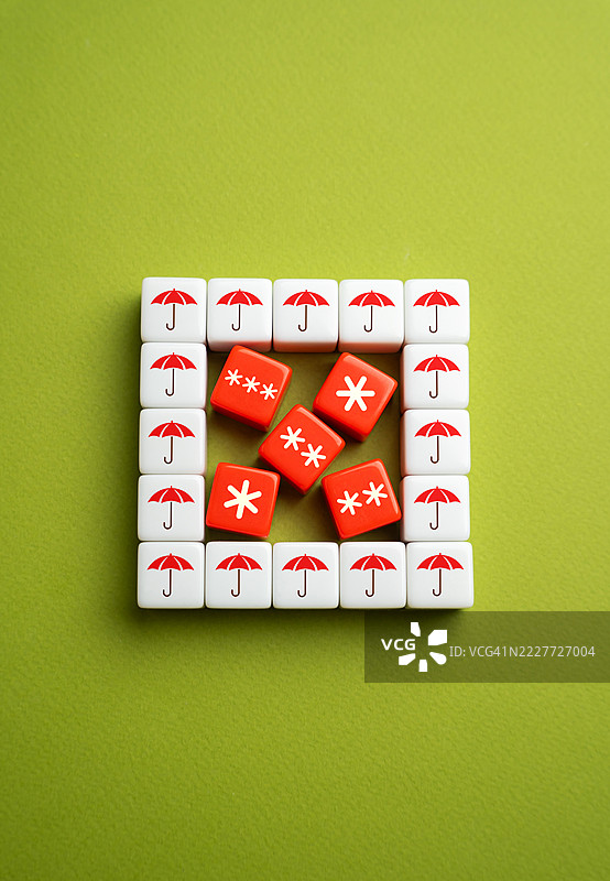 保险中的隐藏条款和条件 误导性条款导致索赔时出现意外费用和未满足的期望，乌克兰图片素材