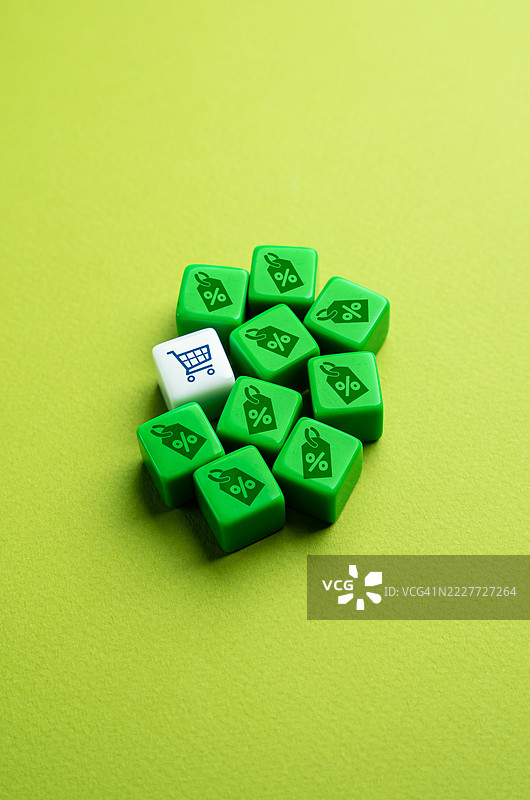 购物和购买的折扣与促销，销售，价格标签，限时优惠，以及零售激励，乌克兰图片素材