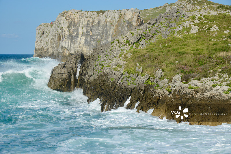 海洋与天空的美丽景色，西班牙阿斯图里亚斯公国的拉内斯图片素材