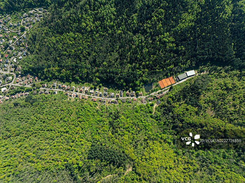 法国阿尔萨斯省坦市的山区鸟瞰图，格朗德东部地区图片素材