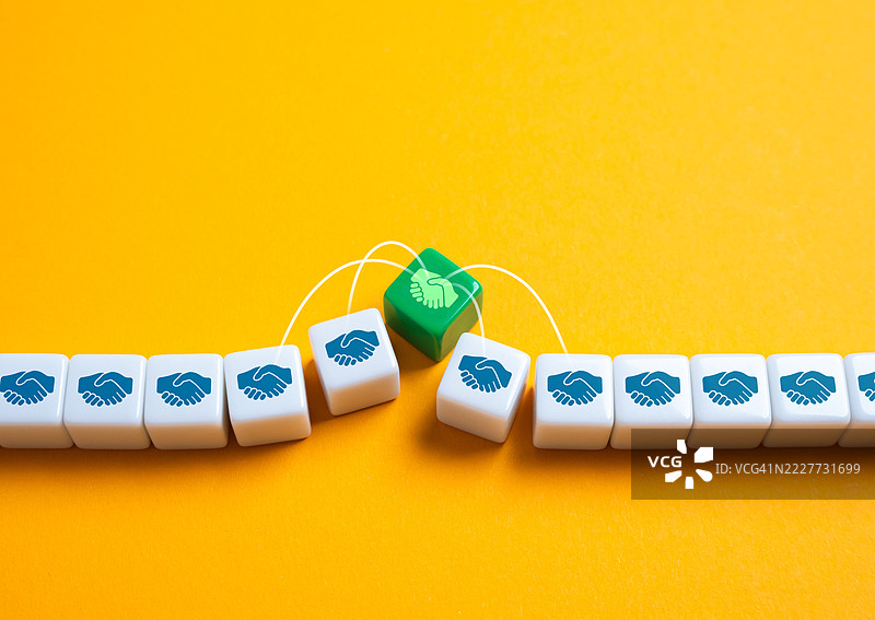 交易的最后部分，包括初步安排后的确认条款、付款和义务、合同签署、文件交换或最终谈判，乌克兰图片素材