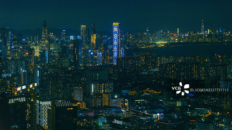 夜晚高角度俯瞰照亮的城市建筑，广东省深圳湖，中国图片素材