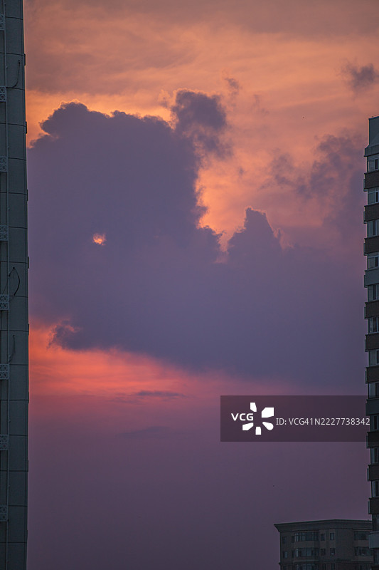 夕阳下的建筑物低角度视图，丰台，北京，中国图片素材