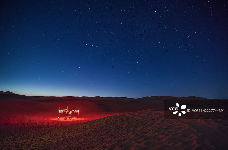 摩洛哥夜空下的沙漠美景图片素材