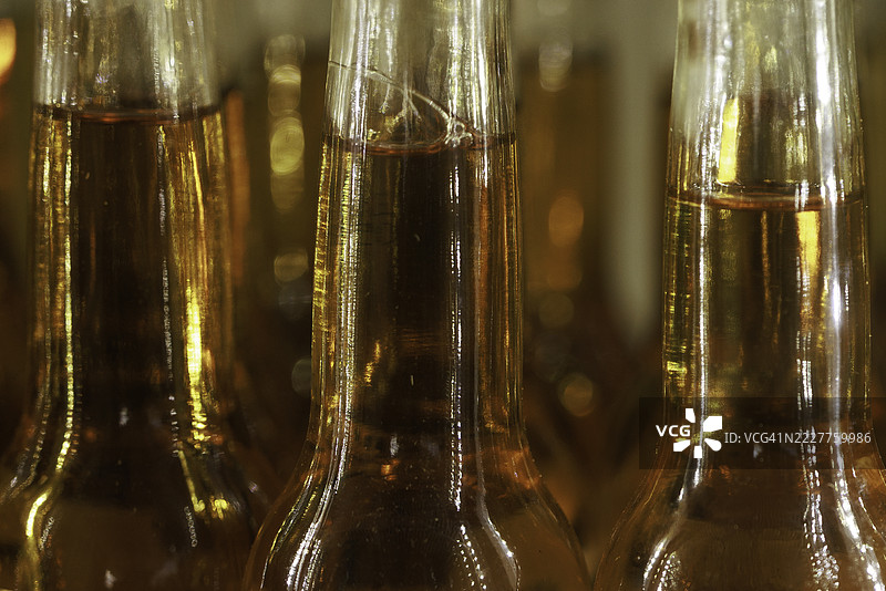 啤酒或汽水瓶重复堆叠图片素材