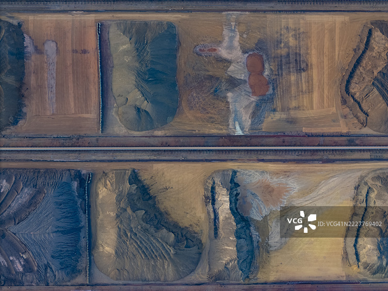 海边场地不同颜色的工业矿石特写的鸟瞰图图片素材