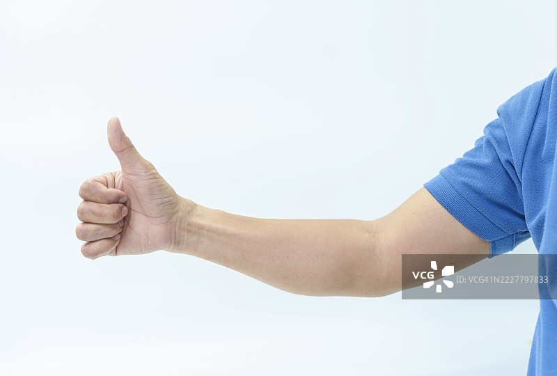 许多男性的手竖起大拇指图片素材