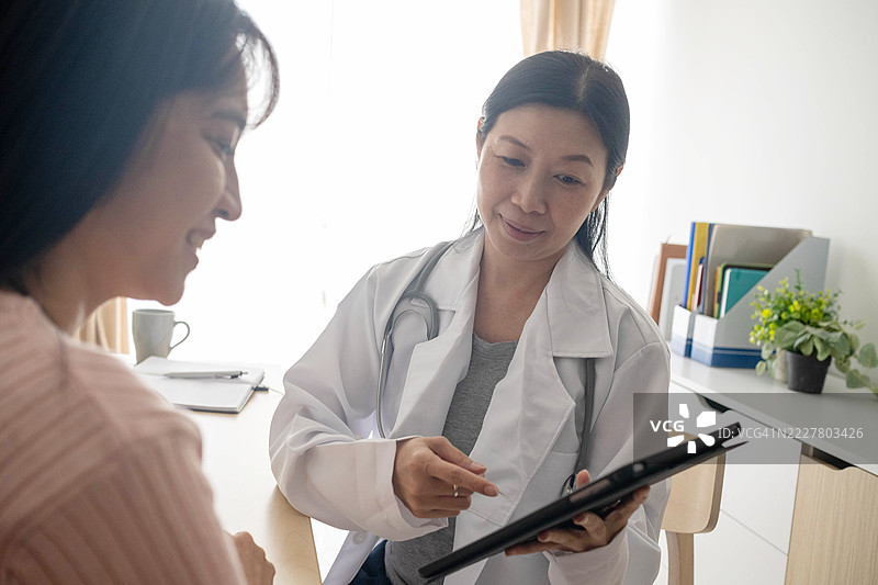 医院病房中的清晰时刻图片素材