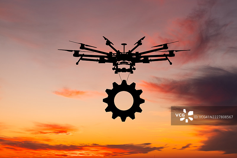 日落时分的装备无人机图片素材