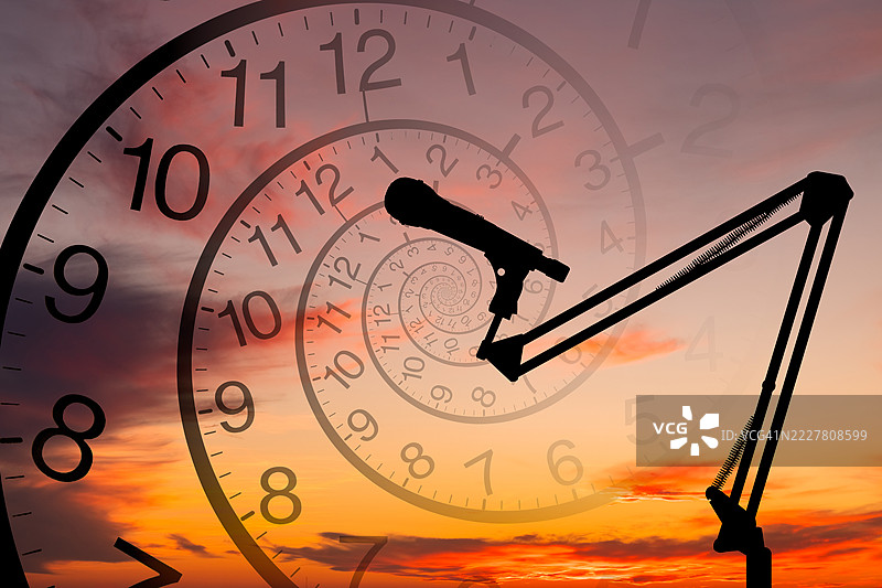 麦克风与钟表表盘背景图片素材