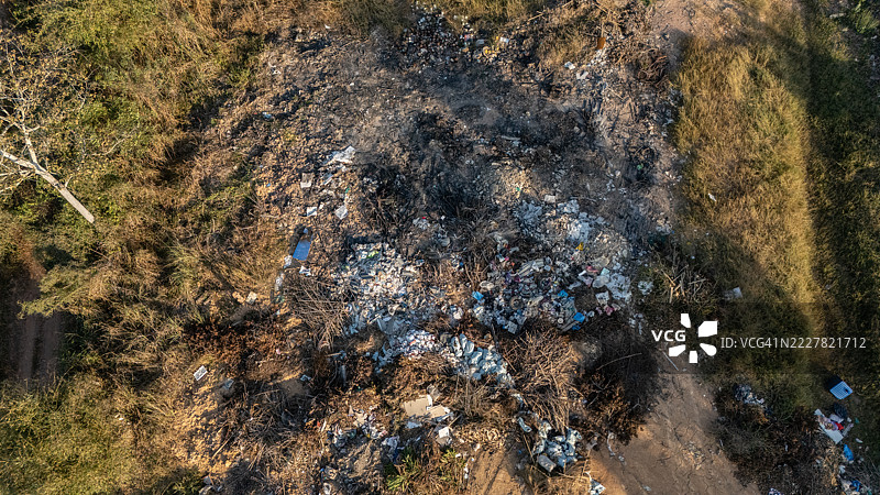 泰国乡村垃圾场的鸟瞰图。它提供了一个专门的垃圾处理地点。图片素材