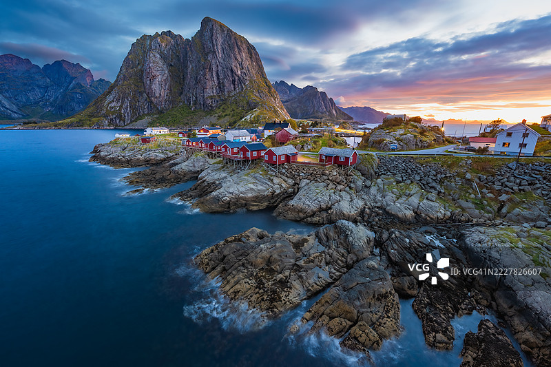 挪威罗弗敦群岛哈姆诺伊清晨风光，拥有美丽而富有情绪的天空，长曝光拍摄图片素材