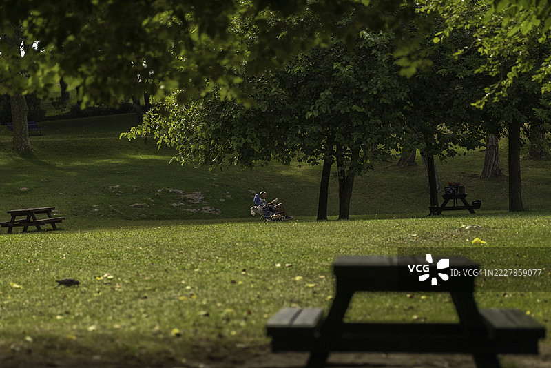 马格达莱娜庄园的野餐桌和阴凉处图片素材