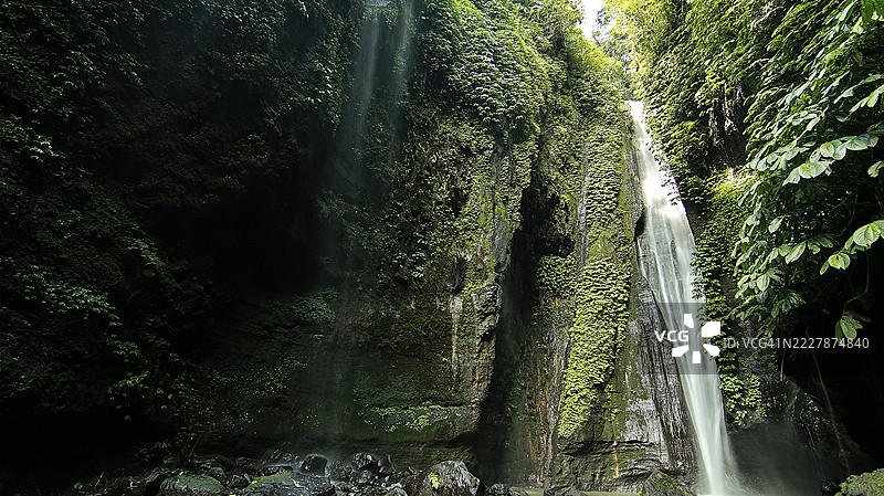 巴厘岛布勒伦的塞昆普尔瀑布，慢速快门拍摄。图片素材