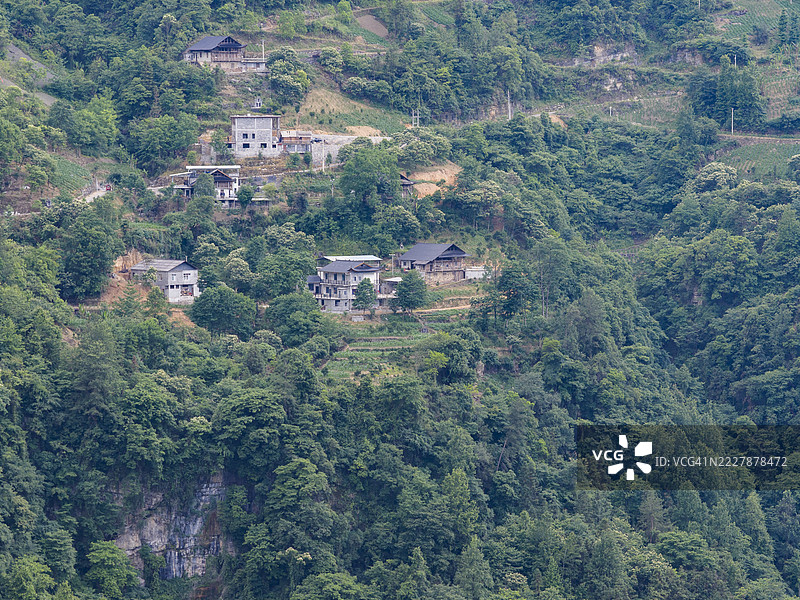 山区的小型住宅区图片素材