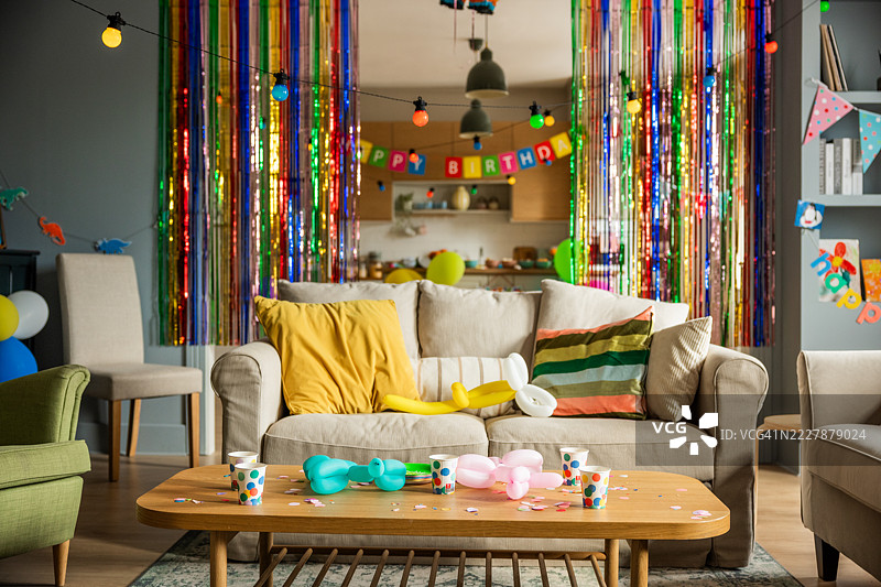 为生日派对装饰的房间图片素材